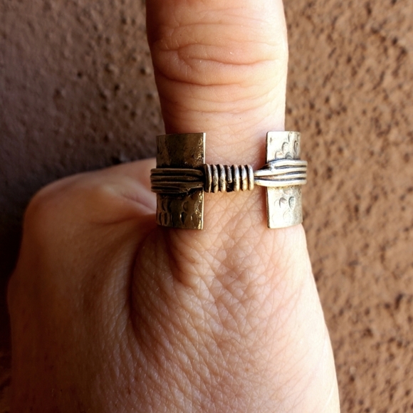 New Unique Twisted Silver Band Ring. - Picture 4 of 16